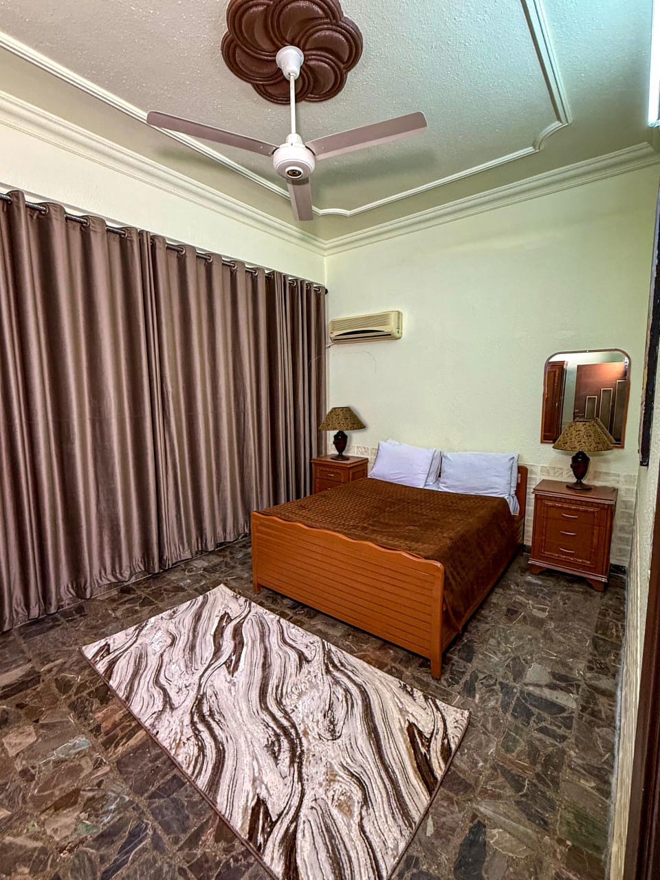 Hotel Apartment 718 2