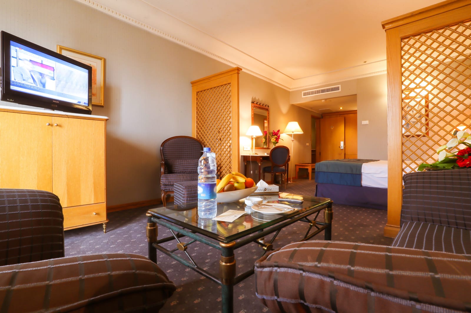 Business Suite 4th Floor (Royal Club) 1