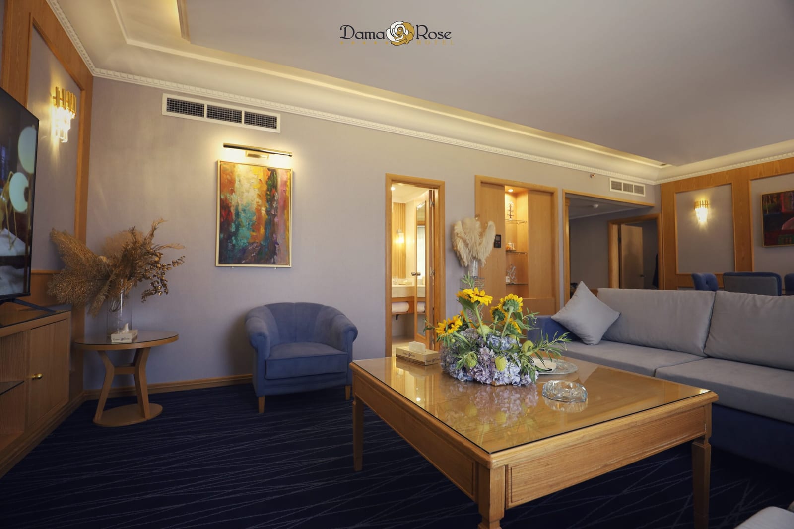 Executive Suite (1st & 7th Floors) 1