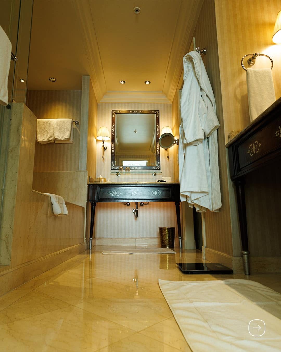 Deluxe Diplomatic One-Bedroom Suite 2