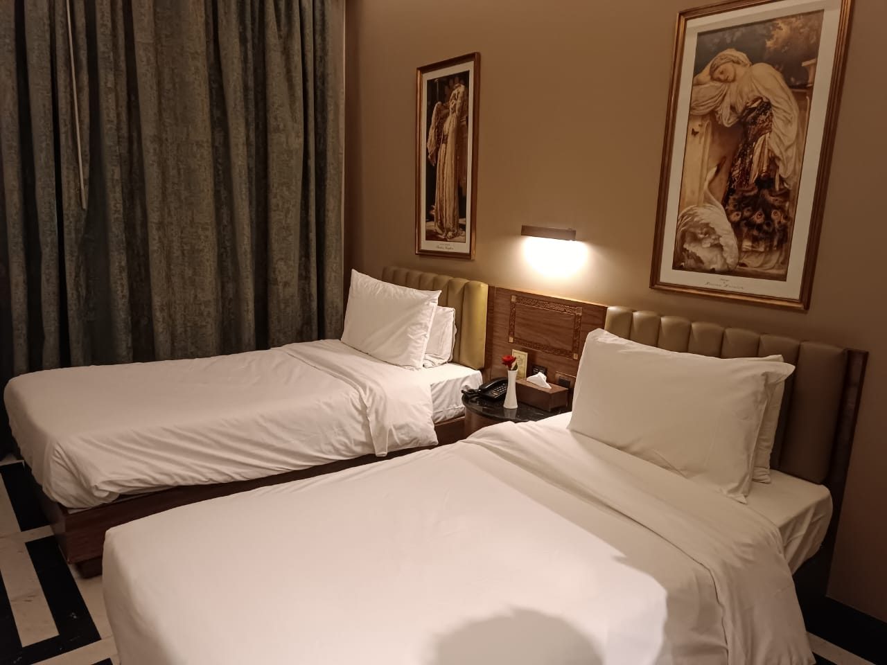 Deluxe King Room 1