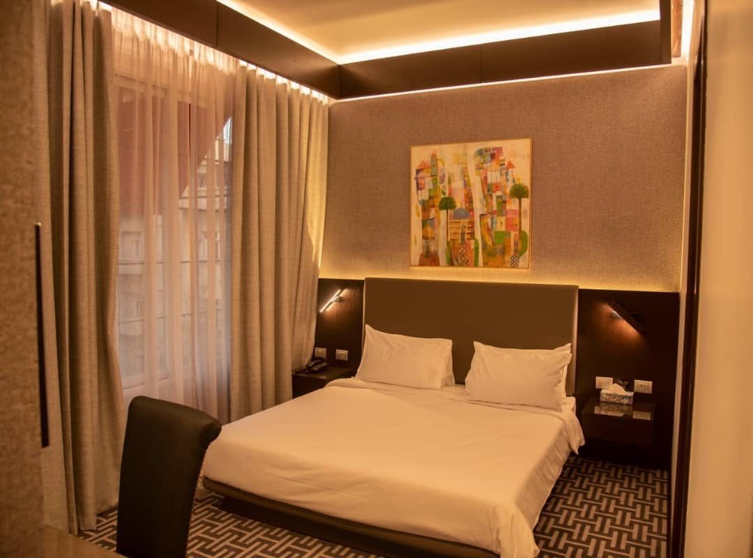 Deluxe King Room 2