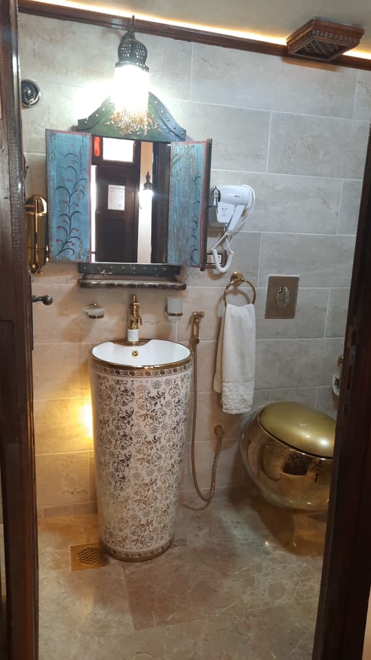 Antique Khan Hotel 8