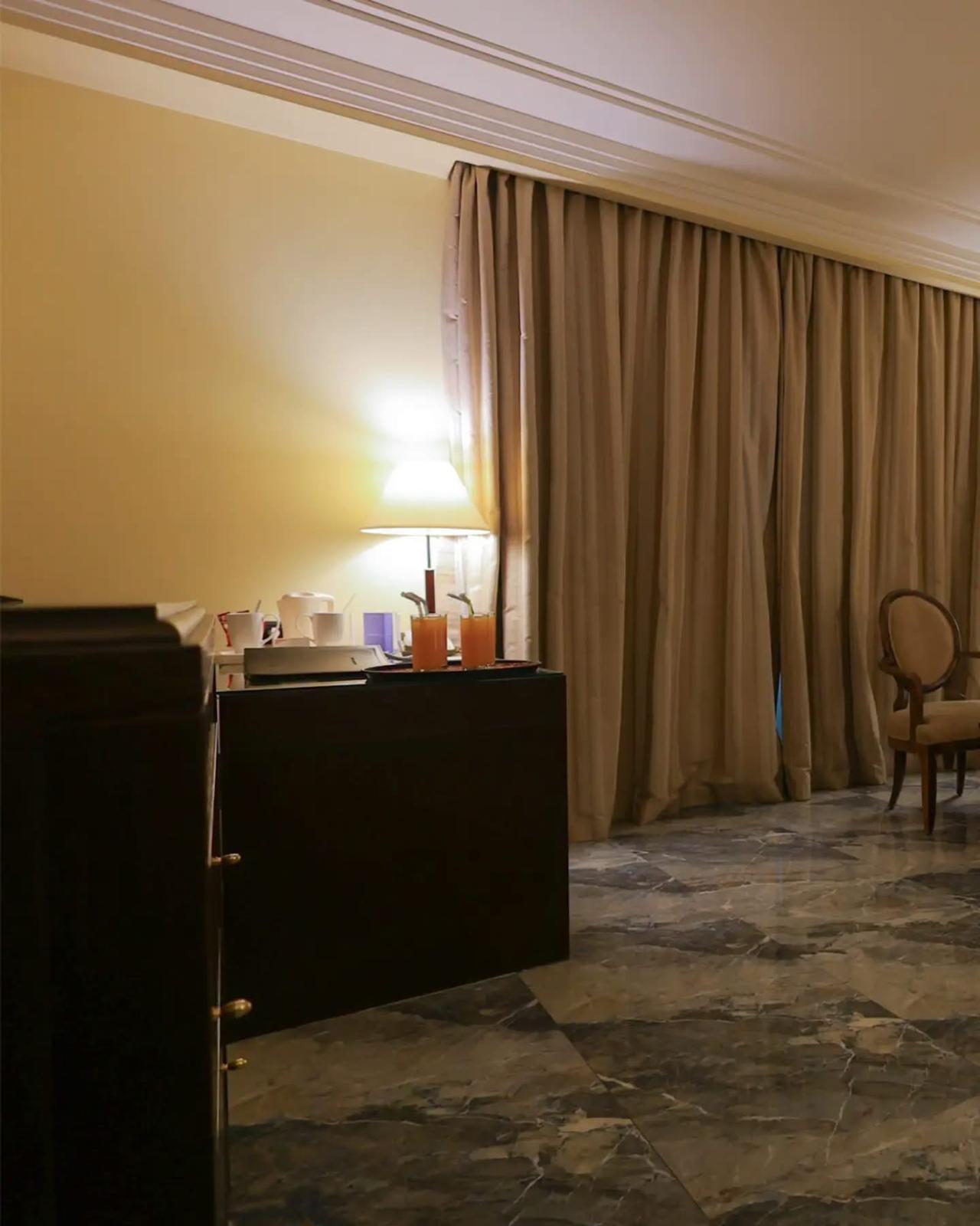 Executive Corner Suite 5